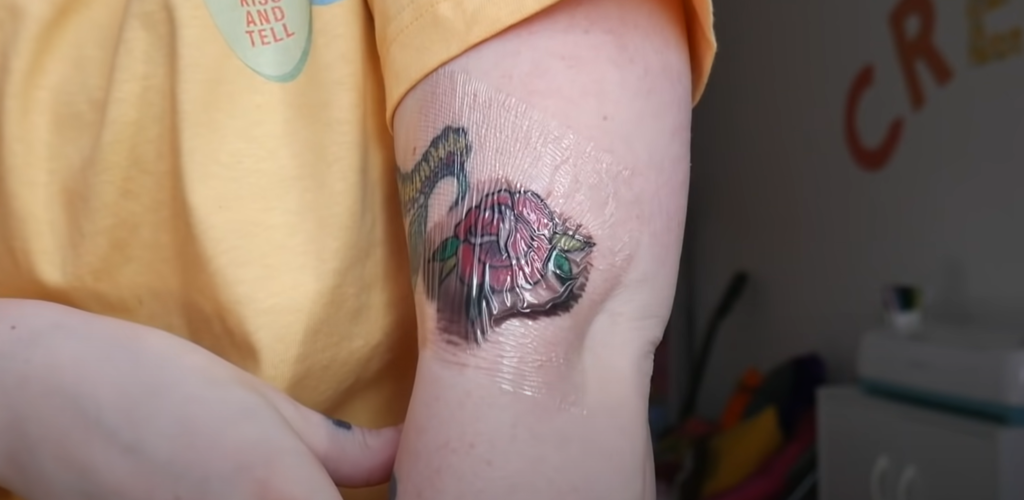 What do red tattoos symbolize?