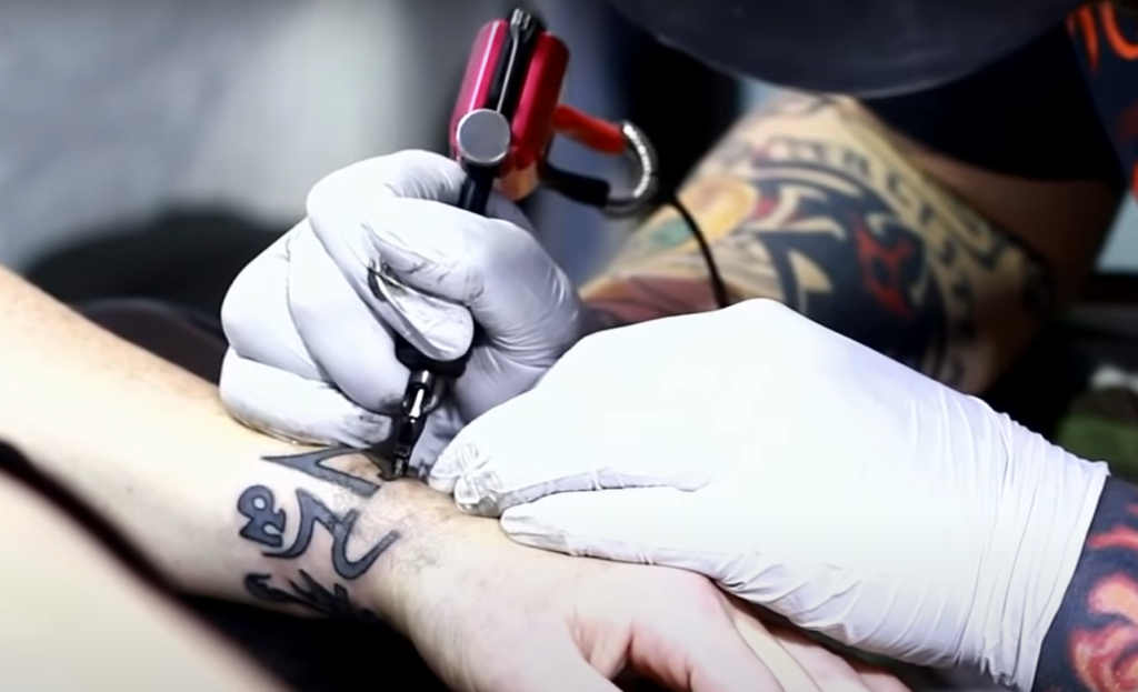 How does a tattoo gun pick up ink?