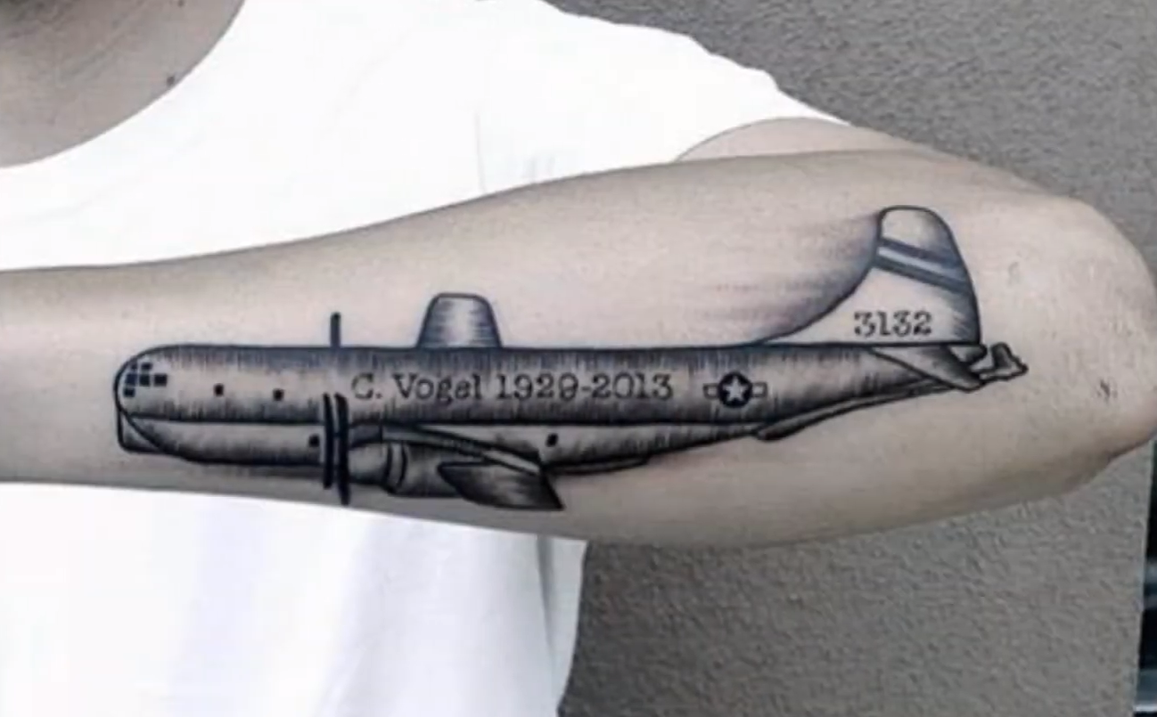 Where Can Pilots Have Tattoos?